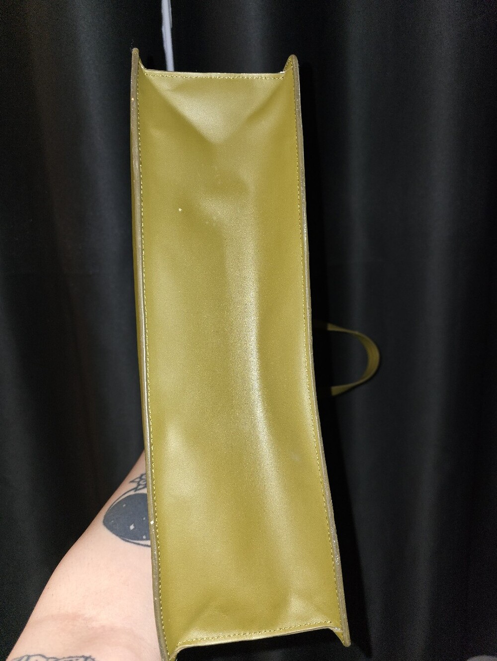 BAGGU LARGE LEATHER RETAIL TOTE IN KELP - Picture 4 of 5